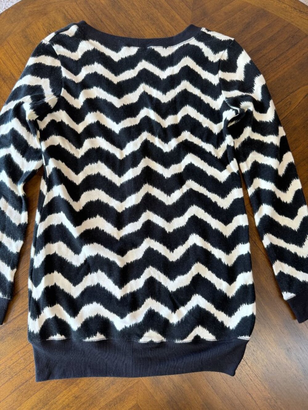 Black & White Chevron Button-Up Cardigan Sweater By Love Tree Size Large - Picture 11 of 11